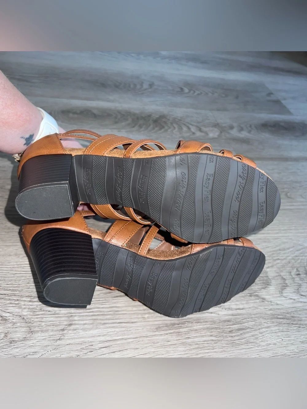 Easy Street Amaze Women Sandal 8.5W Cognac Brown Strappy Caged Block Heel